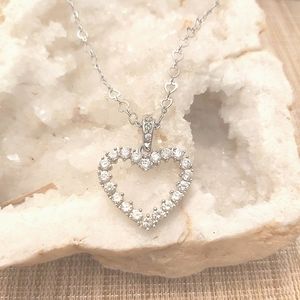 Vintage silvertone crystals heart pendant necklace